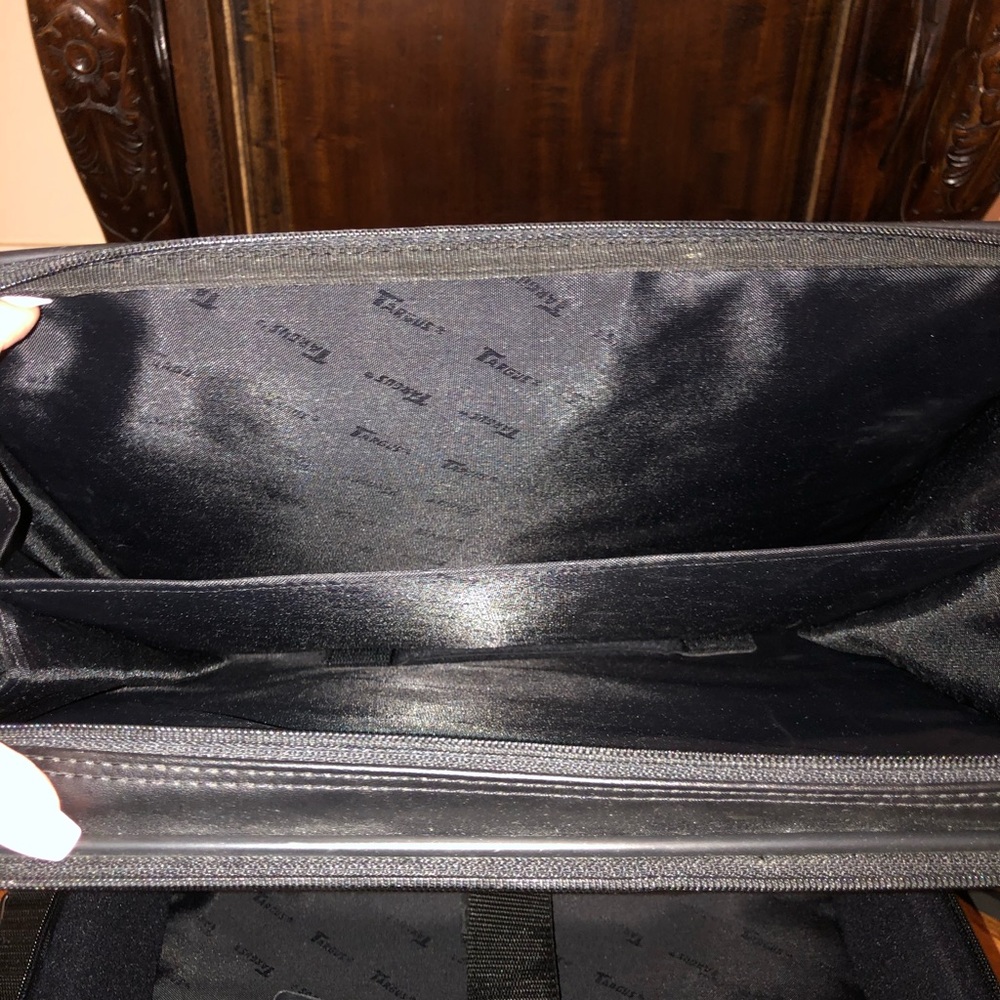 Computer case by Targus. Multi function. - Picture 6 of 8